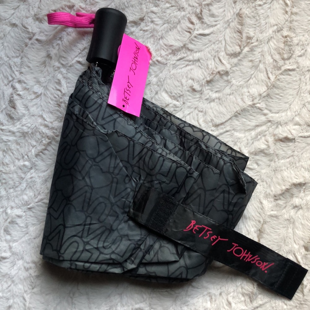 Betsey Johnson Auto Open Umbrella